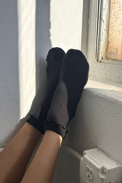 Ruffled Hugger Crew Socks: BLACK / BLACK