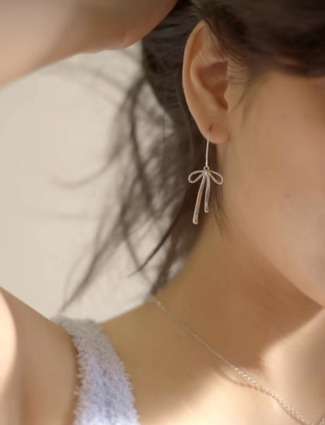 bow earring - white gold