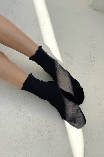 Ruffled Hugger Crew Socks: BLACK / BLACK