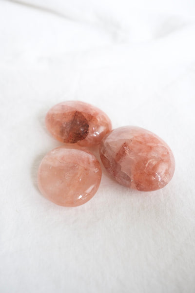 hematoid quartz palm stone